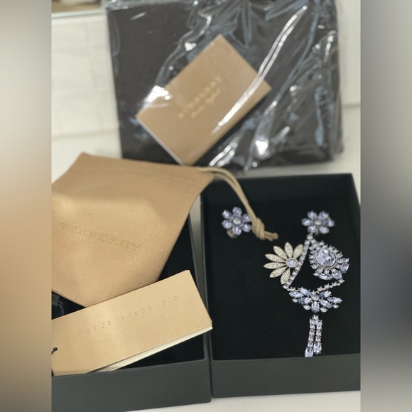 Authentic Burberry Crystal Daisy Drop Clip-on Earrings Asymmetrical Design. - Picture 5 of 5